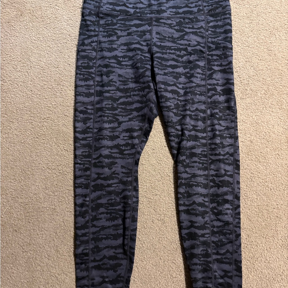 Fabletics Cold Weather Grey Camo Leggings Size 1X with Side Pockets B1